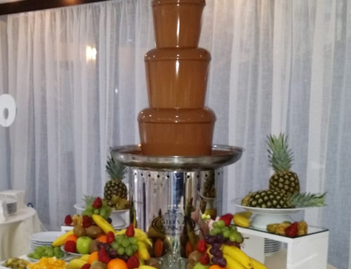 Fântână de ciocolată, masă cu fructe